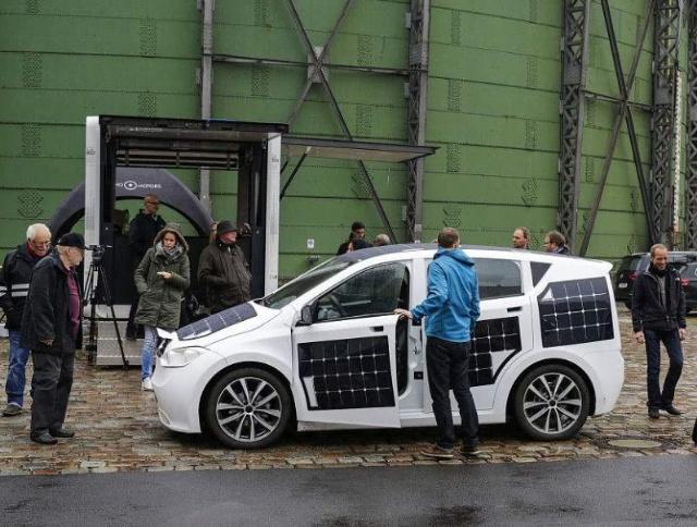 Los nuevos vehículos energéticos realizan la generación automática de energía y el almacenamiento en baterías
